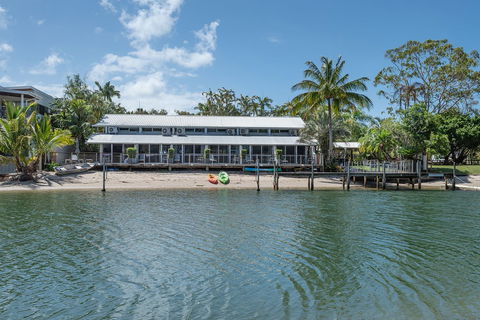 Caribbean Noosa - Great Ocean Road Tourism 0
