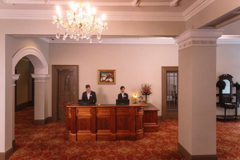 Hadley's Orient Hotel - Great Ocean Road Tourism 1