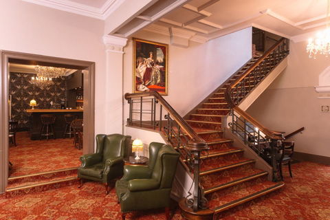 Hadley's Orient Hotel - Great Ocean Road Tourism 2