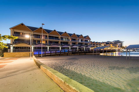 Dolphin Quay Apartment Hotel - Great Ocean Road Tourism 0