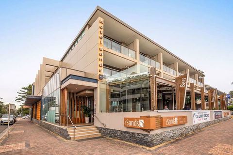 Narrabeen Sands Hotel by Nightcap Plus - Great Ocean Road Tourism 1