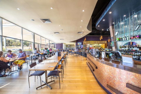 Nightcap at Sandown Park Hotel - Great Ocean Road Tourism 6