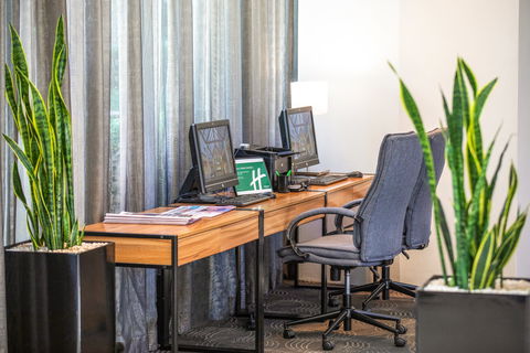 Holiday Inn Potts Point - Great Ocean Road Tourism 14