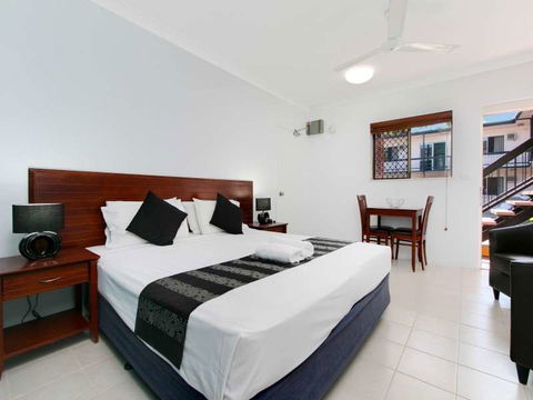 Cairns City Palms - Great Ocean Road Tourism 9