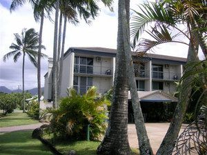 Cairns Holiday Lodge - Great Ocean Road Tourism 0
