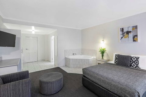 Best Western Cathedral Motor Inn - Great Ocean Road Tourism 12