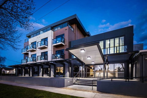 Quality Hotel Lakeside - Great Ocean Road Tourism 0