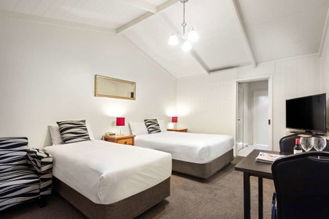 Quality Hotel Lakeside - Great Ocean Road Tourism 6