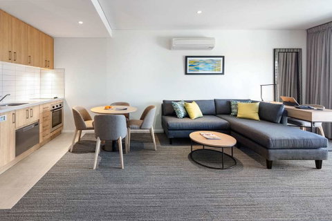 Quality Hotel Lakeside - Great Ocean Road Tourism 14