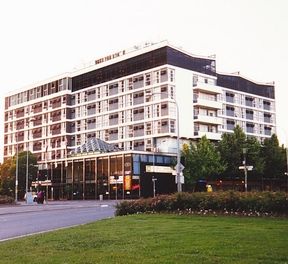 Hotel Adelaide International - Great Ocean Road Tourism 0
