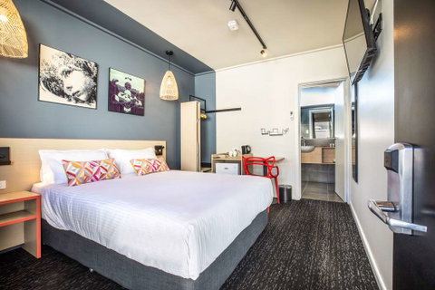 Monash Hotel - Great Ocean Road Tourism 1