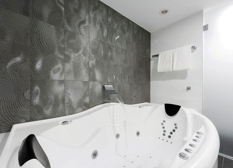 Avenue Hotel Canberra - Great Ocean Road Tourism 4