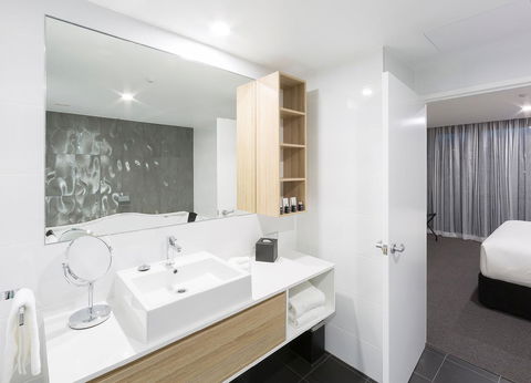 Avenue Hotel Canberra - Great Ocean Road Tourism 11
