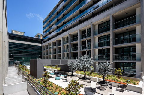 Avenue Hotel Canberra - Great Ocean Road Tourism 5