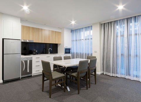 Avenue Hotel Canberra - Great Ocean Road Tourism 9