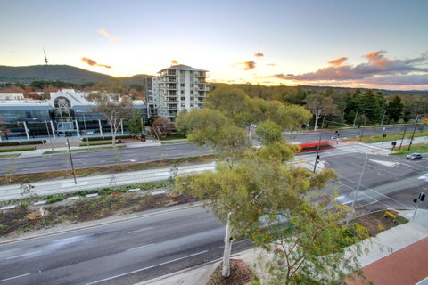 IQ Smart Apartments 704 Braddon ACT - Great Ocean Road Tourism 6