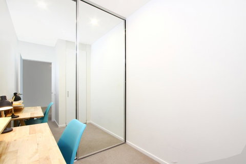 IQ Smart Apartments 704 Braddon ACT - Great Ocean Road Tourism 1