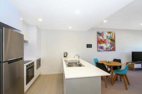 IQ Smart Apartments 704 Braddon ACT - Great Ocean Road Tourism 4