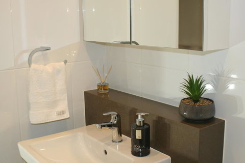 Modern Executive Apt@Barton*1BR*WiFi*Gym*Secure Parking*Canberra - Great Ocean Road Tourism 3