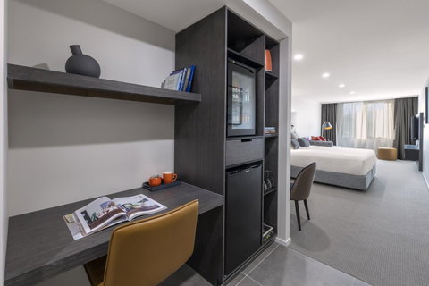 Deco Hotel Canberra - Great Ocean Road Tourism 7