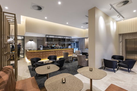 Deco Hotel Canberra - Great Ocean Road Tourism 3