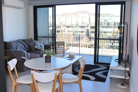 Stylish, Modern, Cute As A Button - Braddon CBD - Great Ocean Road Tourism 5
