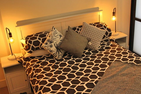 Stylish, Modern, Cute As A Button - Braddon CBD - Great Ocean Road Tourism 12