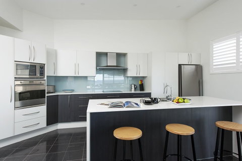 Mollymook Beachfront Penthouse 9 - Great Ocean Road Tourism 4