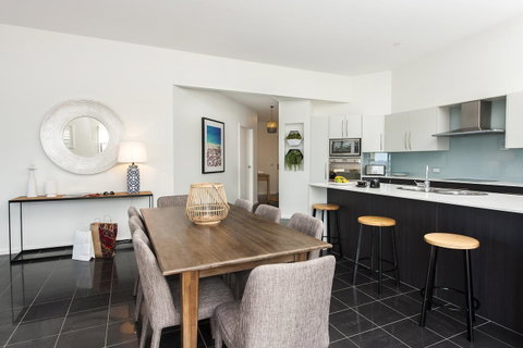 Mollymook Beachfront Penthouse 9 - Great Ocean Road Tourism 5
