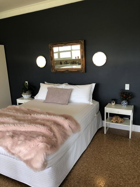 The Lake House Retreat - Great Ocean Road Tourism 3
