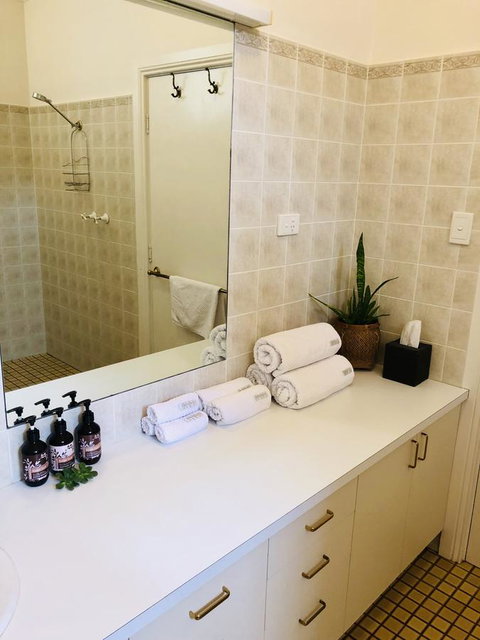 The Lake House Retreat - Great Ocean Road Tourism 7