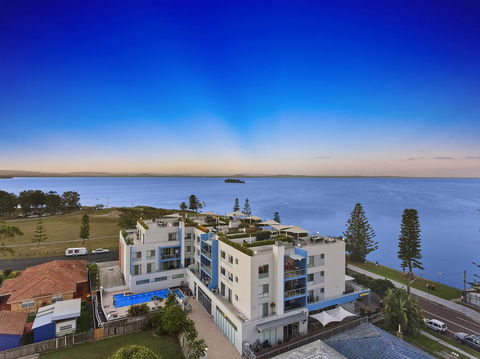Lakeside Waterfront Apartment The Entrance - Great Ocean Road Tourism 16