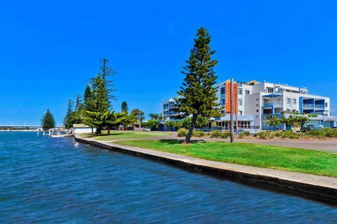 Lakeside Waterfront Apartment The Entrance - Great Ocean Road Tourism 39