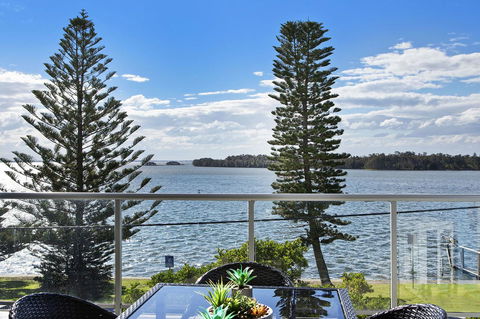 Lakeside Waterfront Apartment The Entrance - Great Ocean Road Tourism 29