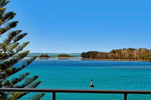 Lakeside Waterfront Apartment The Entrance - Great Ocean Road Tourism 34