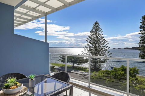 Lakeside Waterfront Apartment The Entrance - Great Ocean Road Tourism 31