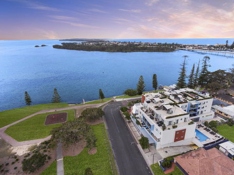 Lakeside Waterfront Apartment The Entrance - Great Ocean Road Tourism 17