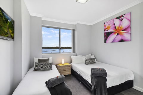 Lakeside Waterfront Apartment The Entrance - Great Ocean Road Tourism 10