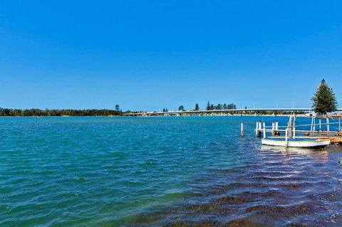 Lakeside Waterfront Apartment The Entrance - Great Ocean Road Tourism 35