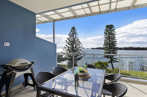 Lakeside Waterfront Apartment The Entrance - Great Ocean Road Tourism 30