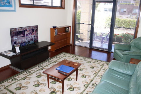 Serenity On Narrabeen Beach - 1Bdr Beachside Retreat - Great Ocean Road Tourism 7