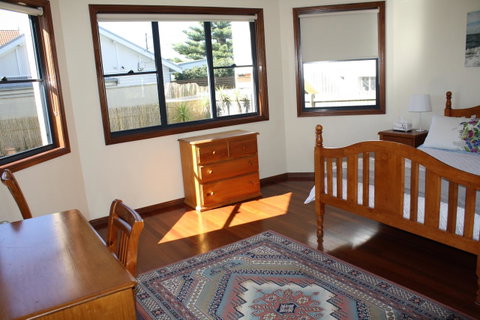 Serenity On Narrabeen Beach - 1Bdr Beachside Retreat - Great Ocean Road Tourism 3