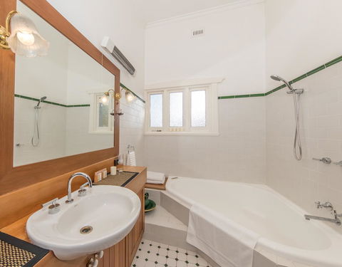 The Tudor House - Great Ocean Road Tourism 15