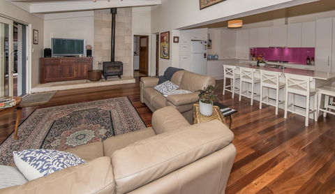 The Tudor House - Great Ocean Road Tourism 5