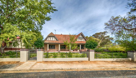 The Tudor House - Great Ocean Road Tourism 21