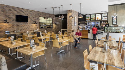 Oaks Adelaide Embassy Suites - Great Ocean Road Tourism 3