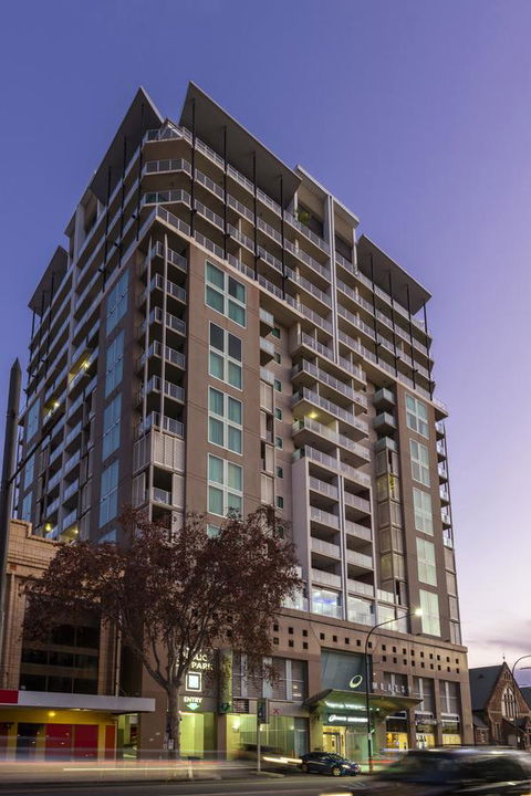 Oaks Adelaide Embassy Suites - Great Ocean Road Tourism 9