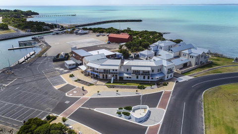 Aloha Waterfront Properties - Great Ocean Road Tourism 1