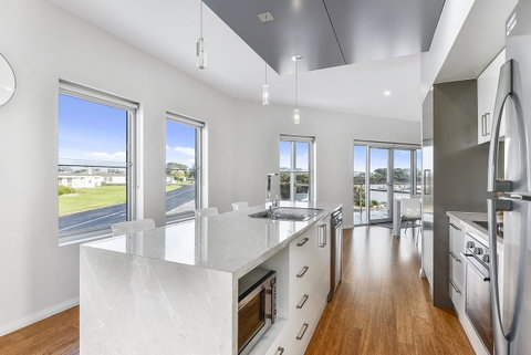 Aloha Waterfront Properties - Great Ocean Road Tourism 15