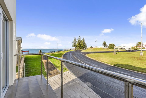 Aloha Waterfront Properties - Great Ocean Road Tourism 14